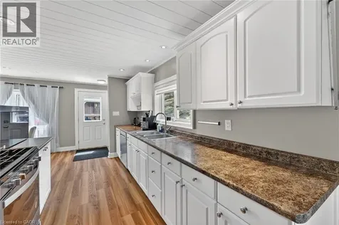 17 Mcclure Lane Port Sydney ON P0B 1L0