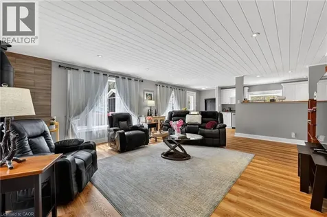 17 Mcclure Lane Port Sydney ON P0B 1L0