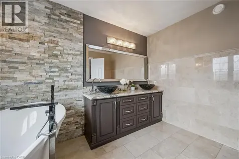 872 Creekside Drive Waterloo ON N2V 2S7