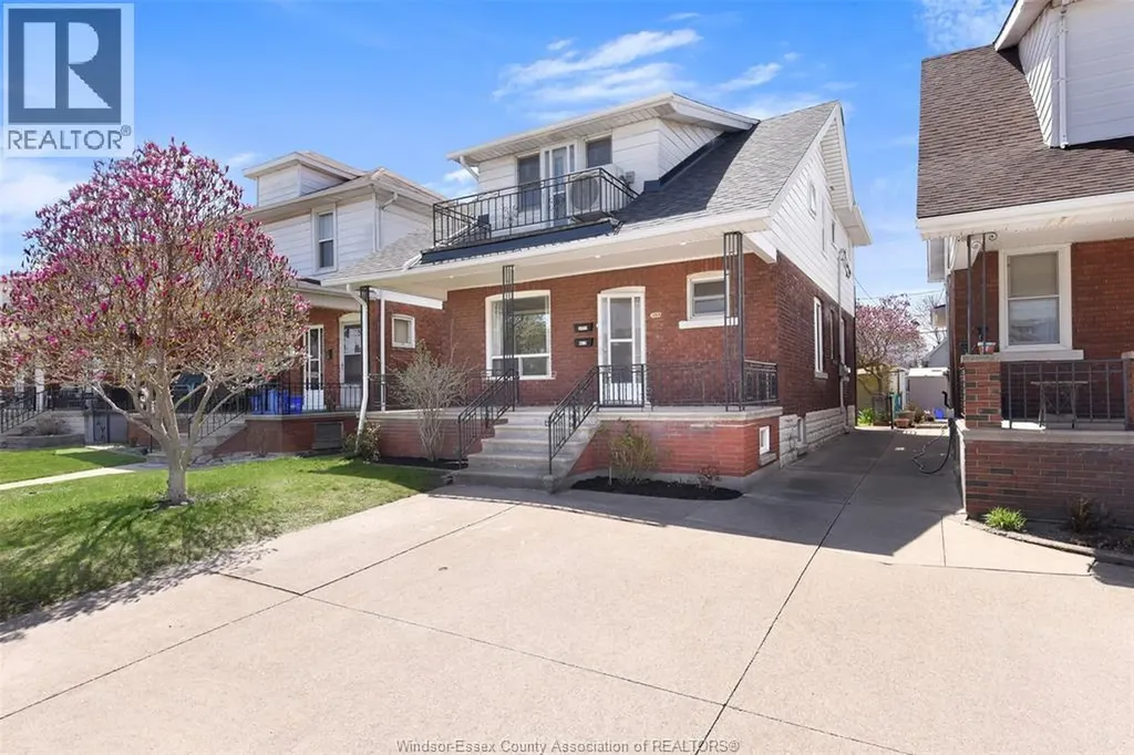 1069 Marentette Avenue Windsor ON N9A 2A4