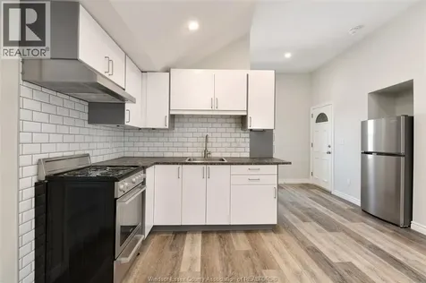 1069 Marentette Avenue Windsor ON N9A 2A4