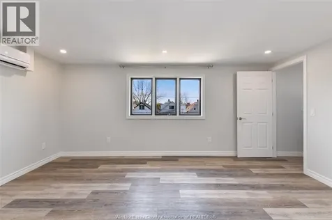 1069 Marentette Avenue Windsor ON N9A 2A4