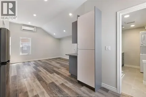 1069 Marentette Avenue Windsor ON N9A 2A4
