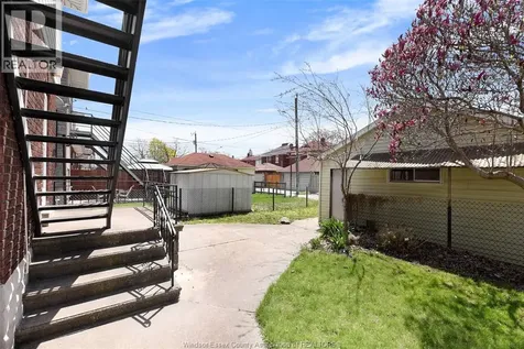 1069 Marentette Avenue Windsor ON N9A 2A4