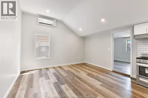 1069 Marentette Avenue Windsor ON N9A 2A4
