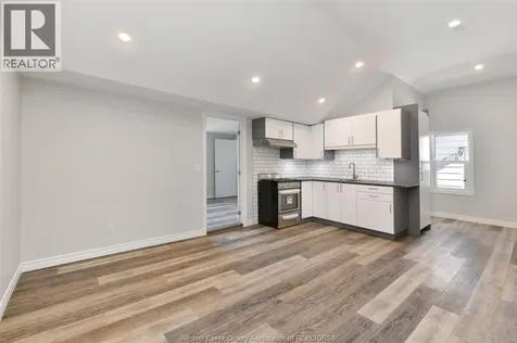 1069 Marentette Avenue Windsor ON N9A 2A4