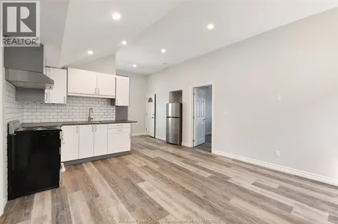 1069 Marentette Avenue Windsor ON N9A 2A4