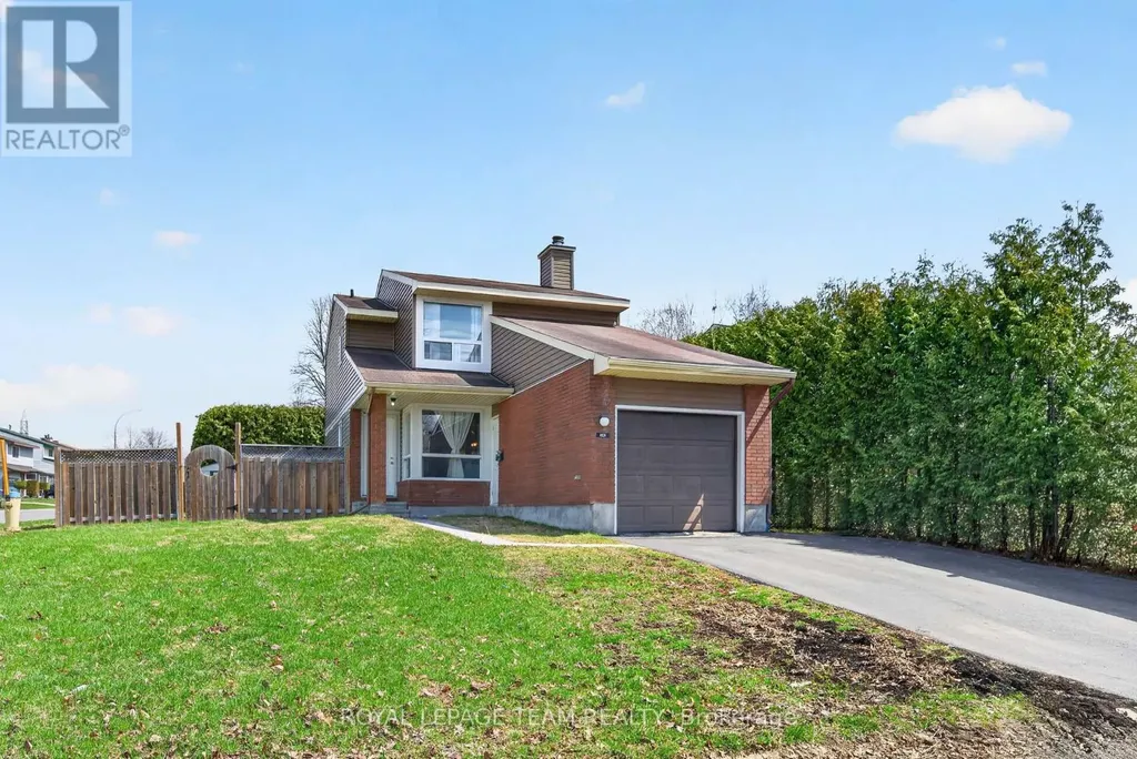 1631 Saxony Crescent Ottawa ON K1B 5K8