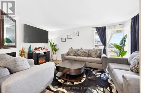 1631 Saxony Crescent Ottawa ON K1B 5K8