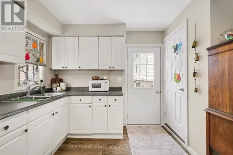 803 St Lawrence Street Prescott ON K0E 1T0