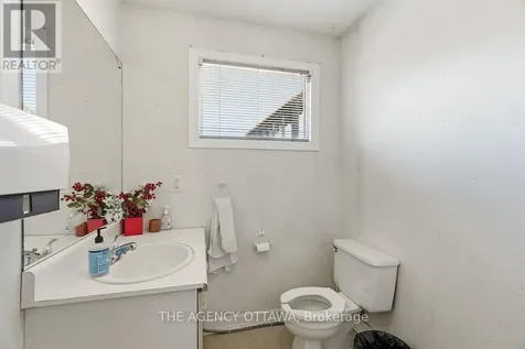 1310 Woodward Avenue Ottawa ON K1Z 7V8