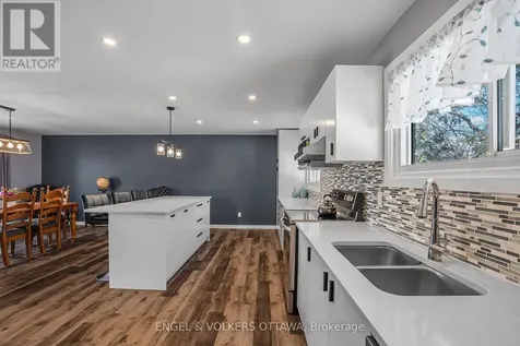 1427 Rosebella Avenue Ottawa ON K1T 1E5