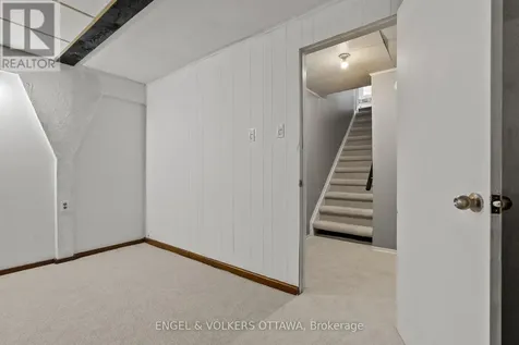 1427 Rosebella Avenue Ottawa ON K1T 1E5