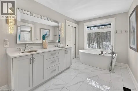 51 Park Road South Grimsby ON L3M 4E7