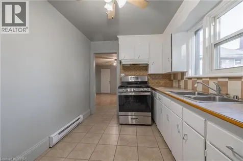 113 Brant Avenue Brantford ON N3T 3H4