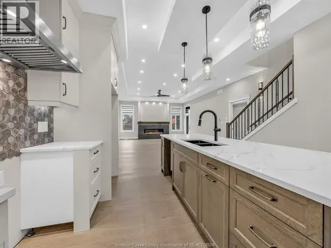 236 Manor's Grove Lakeshore ON N8N 0E8