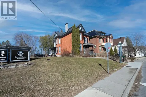 422 Donald B Munro Drive Ottawa ON K0A 1L0