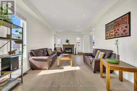 433 Twinleaf Street Waterloo ON N2V 0B5