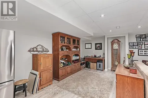35 Sandy Coast Crescent Wasaga Beach ON L9Z 2L2