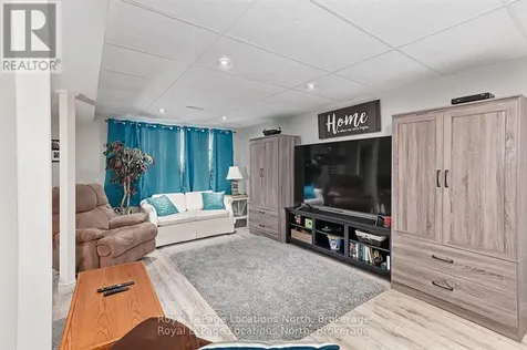 35 Sandy Coast Crescent Wasaga Beach ON L9Z 2L2