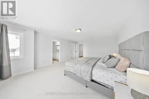 118 Lorne Thomas Place New Tecumseth ON L9R 0V8