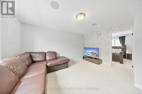118 Lorne Thomas Place New Tecumseth ON L9R 0V8