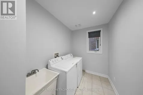 118 Lorne Thomas Place New Tecumseth ON L9R 0V8
