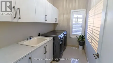34 Huggins Drive Whitby ON L1P 0N4