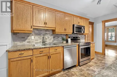 46 Rosebery Place St. Thomas ON N5R 2H7