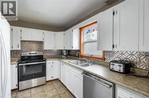 1736 Dufferin Avenue Wallaceburg ON N8A 2X4