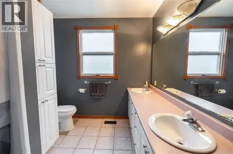 1736 Dufferin Avenue Wallaceburg ON N8A 2X4