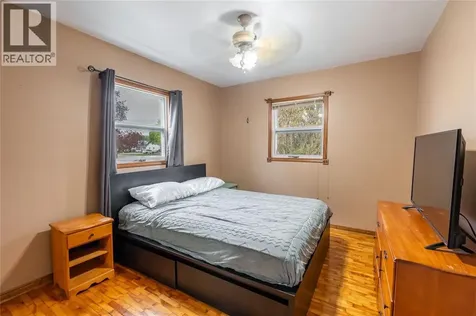 1736 Dufferin Avenue Wallaceburg ON N8A 2X4