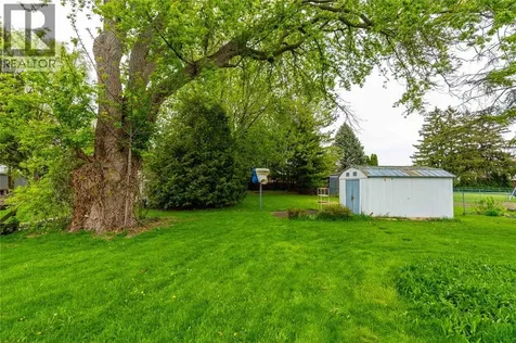 1736 Dufferin Avenue Wallaceburg ON N8A 2X4