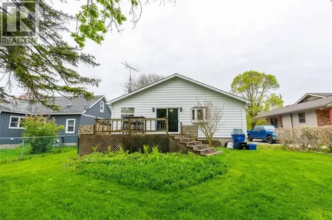 1736 Dufferin Avenue Wallaceburg ON N8A 2X4