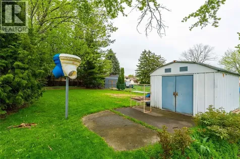1736 Dufferin Avenue Wallaceburg ON N8A 2X4