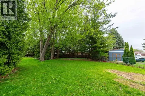 1736 Dufferin Avenue Wallaceburg ON N8A 2X4