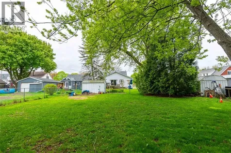 1736 Dufferin Avenue Wallaceburg ON N8A 2X4