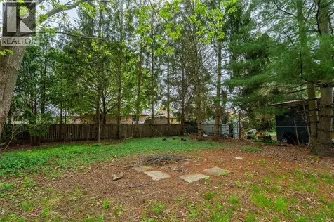 1736 Dufferin Avenue Wallaceburg ON N8A 2X4
