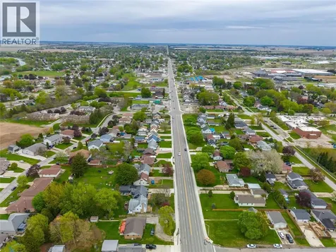 1736 Dufferin Avenue Wallaceburg ON N8A 2X4