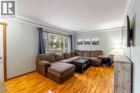 1736 Dufferin Avenue Wallaceburg ON N8A 2X4