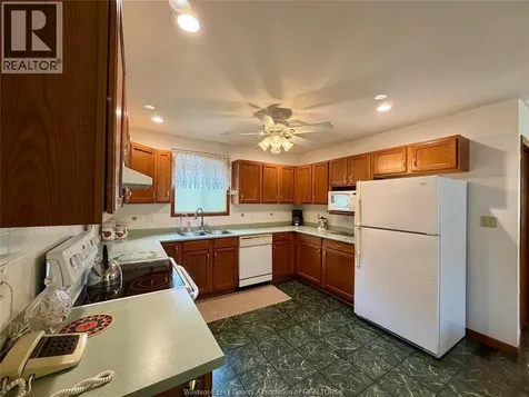 1637 St. Clair Avenue Windsor ON N9B 3K9