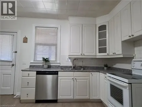 125 Cavell Avenue Hamilton ON L8L 7E6