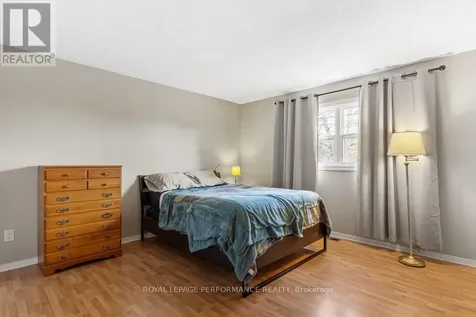 5529 Woodeden Drive Ottawa ON K4M 1B4