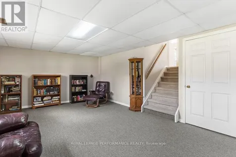 5529 Woodeden Drive Ottawa ON K4M 1B4