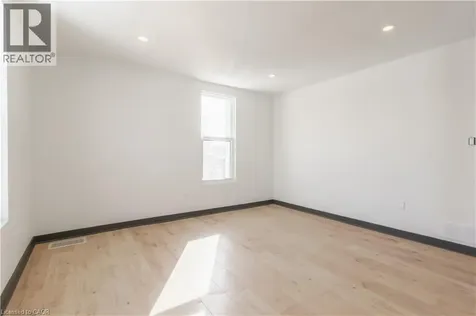 32 Britannia Avenue Hamilton ON L8H 1W4