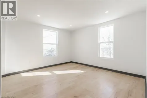 32 Britannia Avenue Hamilton ON L8H 1W4