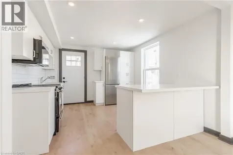 32 Britannia Avenue Hamilton ON L8H 1W4