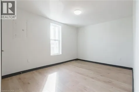 32 Britannia Avenue Hamilton ON L8H 1W4