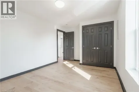 32 Britannia Avenue Hamilton ON L8H 1W4