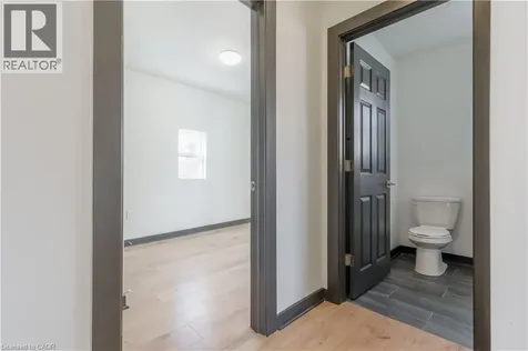 32 Britannia Avenue Hamilton ON L8H 1W4